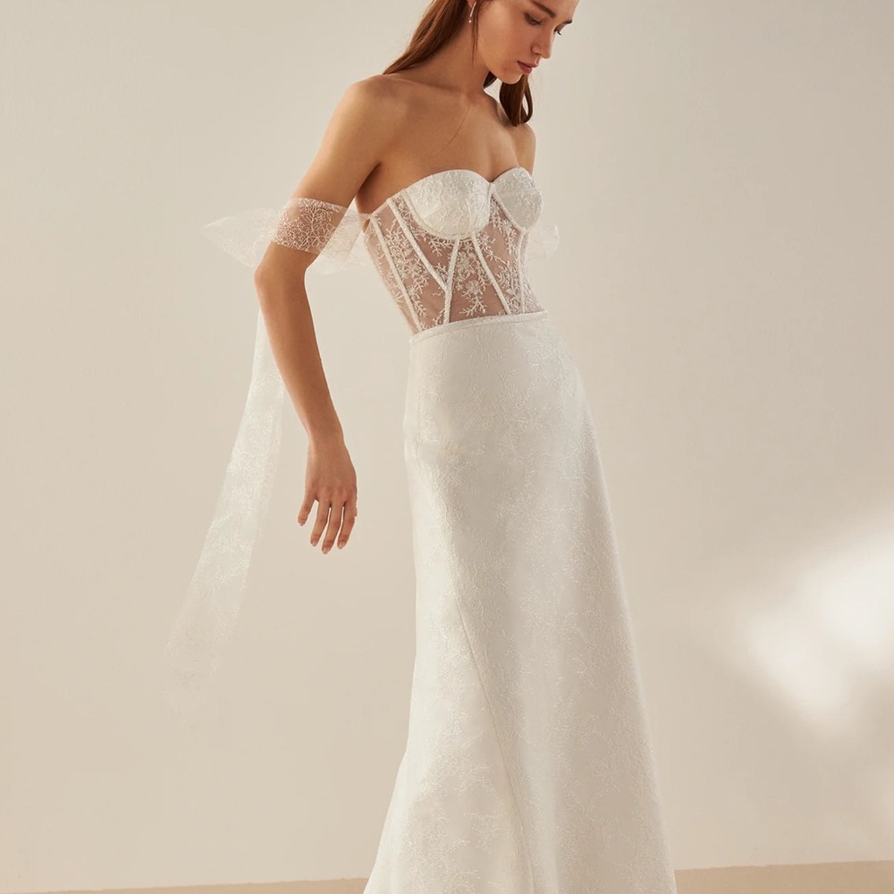 Elegant White Lace Wedding Dress